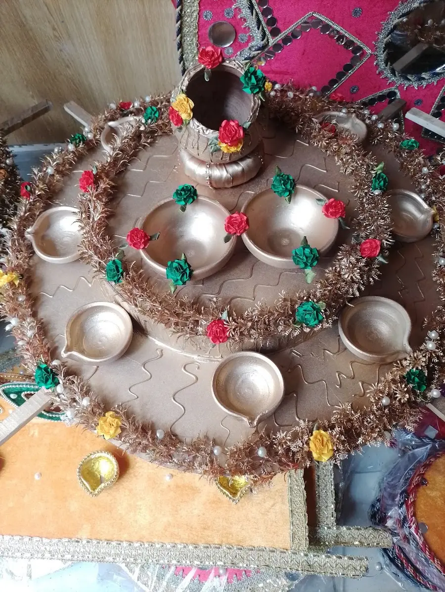 Silver and colourful mehndi thaal in the shop
